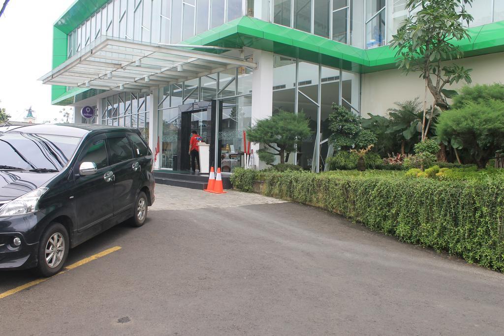 Agria Hotel Bogor Exteriör bild